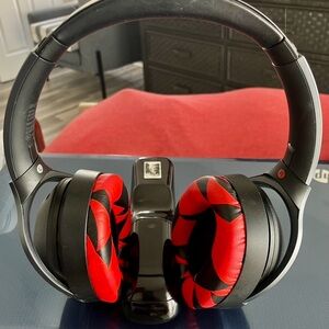 Nice Sony WH-1000XM2 AAC DSEE HX Bluetooth Headphones  With Wires & Carry *SOLD*